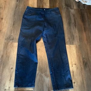 Kim‎ Rogers pull on stretch straight leg jeans. Preowned but in good shape